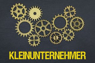 © magele-picture - stock.adobe.com Foto: Zahnräder und Schriftzug Kleinunternehmer