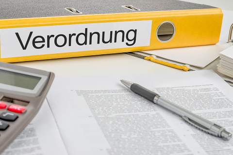 © Zerbor - stock.adobe.com Foto: Mappe mit Schriftzug Verordnung